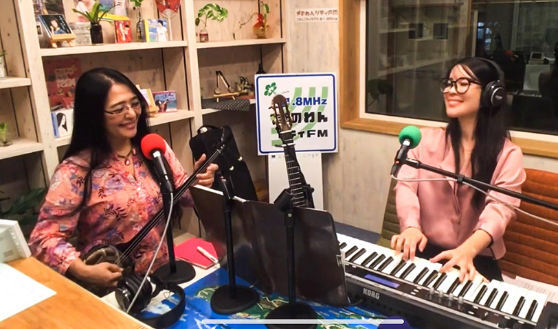 Melissa en el programa de radio de Lucy Nagamine, promocionando "Esperanza".