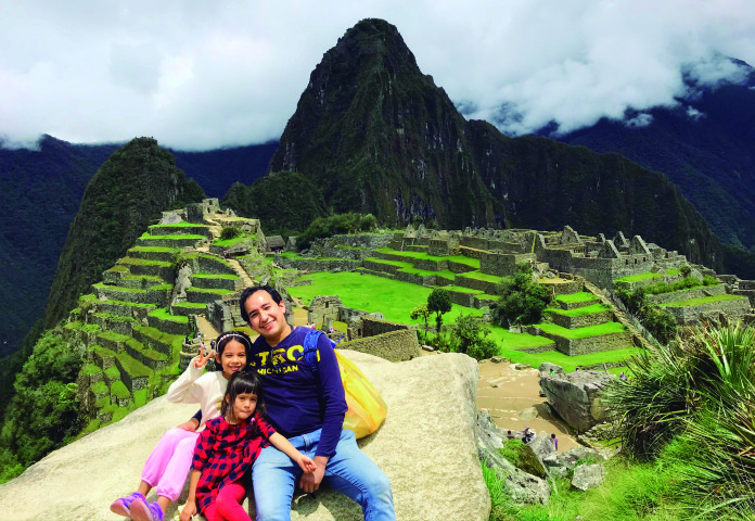 Juan Carlos Huemura llevó a sus dos menores hijas a conocer Machu Picchu meses atrás. 